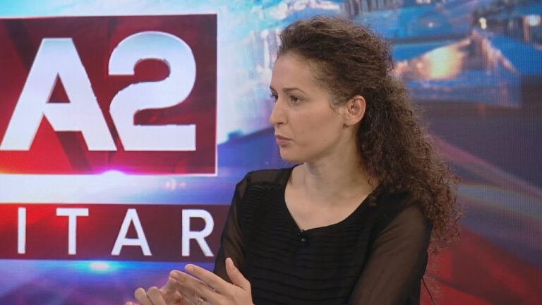 Karantina për qytetarët që hyjnë në Shqipëri, Silva Caka: Vendim politik i Ramës