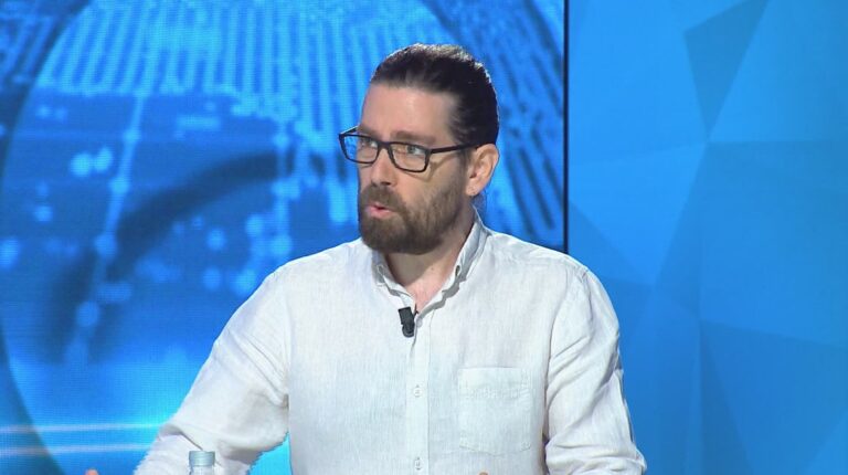 Cukali: Shembja e teatrit, faza e fundit e vendosjes së komunizmit në Shqipëri