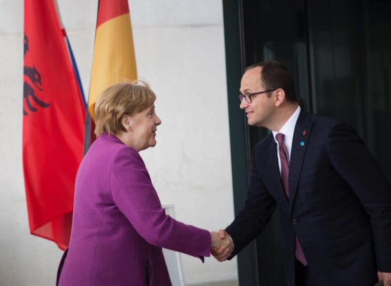 Ish-ministri i Jashtëm, Ditmir Bushati: Mjaft më me oligarkët, o Rama! Jemi bërë parti e biznesit të madh!