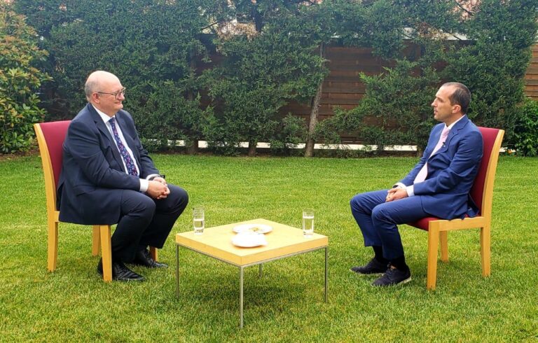 “Misioni i këshillit s’ka mbaruar”. Ambasadori britanik: Puna e Reformës Zgjedhore duhet të përfundojë