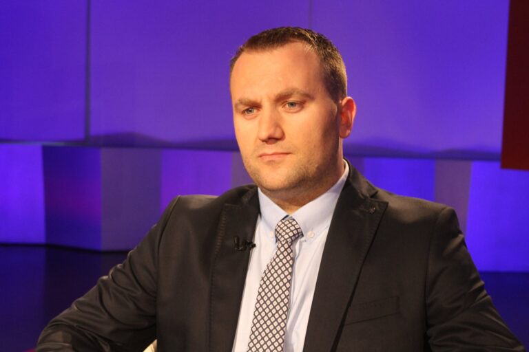 Denoncimi i fortë i gazetarit: Databezi i PS-së është marrë nga E-Albania! Ja pse