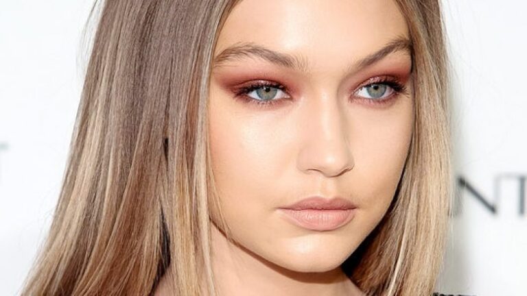 Gigi Hadid flet për shtatzëninë dhe ndërhyrjet kirurgjike