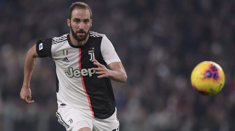 Situata e Higuain te Juvja, babai i tij konfirmon vendimin e lojtarit
