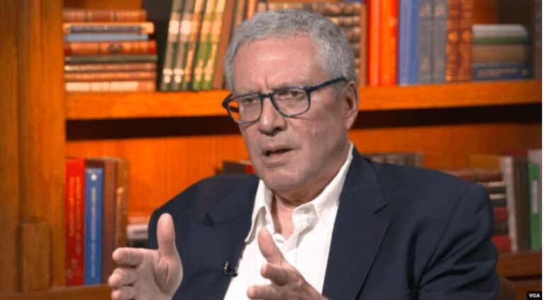 Eksperti amerikan: Vuçiç merret vesh më lehtë me Thaçin sesa me Merkelin
