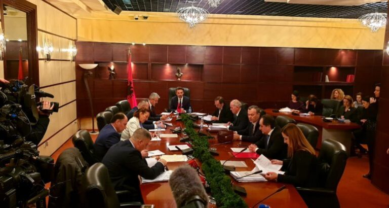 EMRAT/ Zgjidhen dy anëtarët e rinj të KLP-së