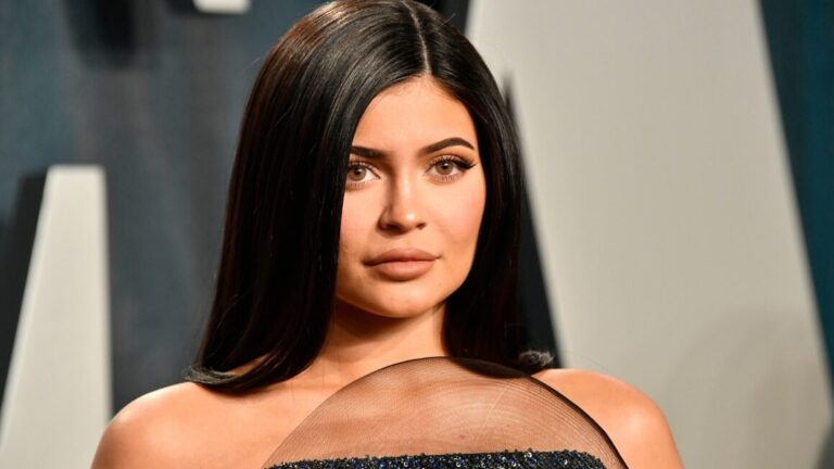 Kylie Jenner photoshop-on foton e patentës
