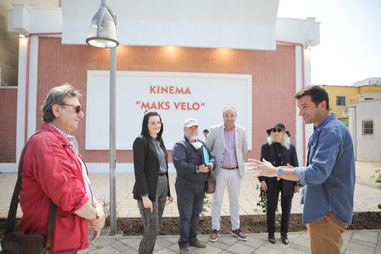 Përurohet kinemaja “Maks Velo” në Laprakë, e projektuar nga vetë arkitekti në vitet ‘70