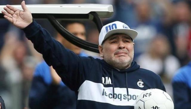 Maradona: Më ktheni “Dorën e Zotit”, ti jap fund koronavirusit