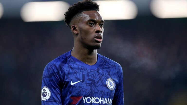 Sulmuesi i Chelsea-t arrestohet pasi ftoi një modele në shtëpinë e tij