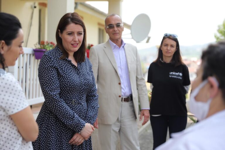 Manastirliu vlerëson punën e punonjësve sociale: Asnjë i prekur me Covid-19