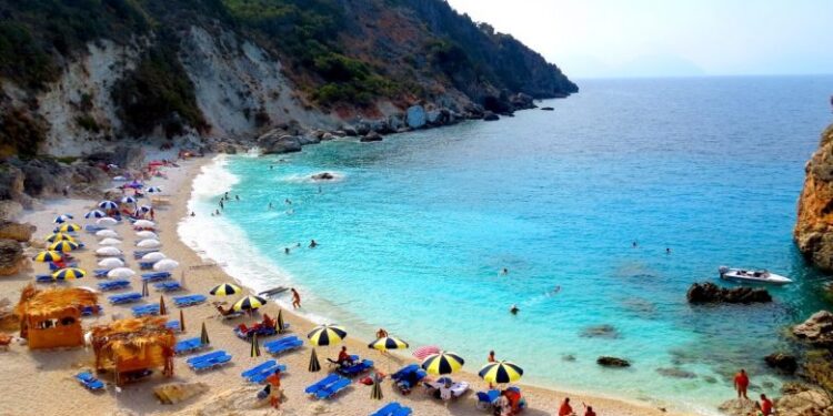 Greqia cakton datën e hapjes së plazheve, këto janë rregullat strikte