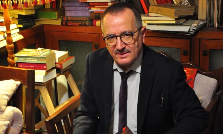 Teatri/Plasari: Qeveritarë rrënimtarë që ua ka lënë vesin lija, komunistët hodhën në erë kishën
