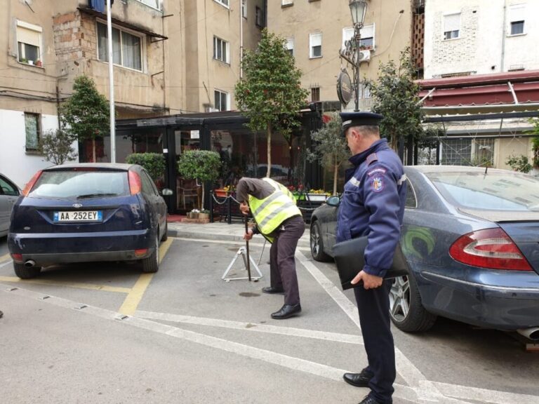 300 gjoba në 2 ditë! Policia bashkiake: Shoferët u rikthyen tek…