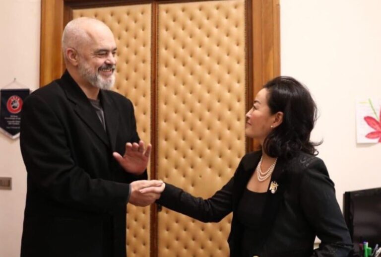 Marrëveshje? Rama i komenton ambasadores Yuri Kim: Ferri është bosh, djajtë janë këtu