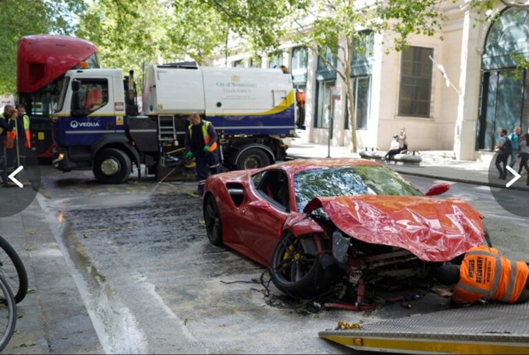 Ferrari 280 mijë euro copëtohet pas përplasjes me një autobus, shpëton mrekullisht reperi