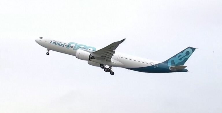 Boshatisja e sediljes së mesit do të rrisë 50% çmimet e biletave të avionëve