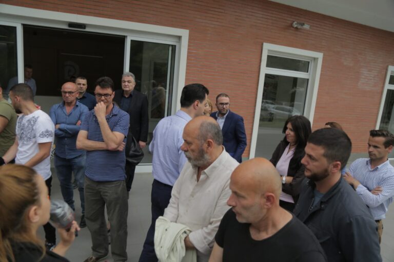 Aktorët në alert për Teatrin, Liçaj mesazh Ramës: O i rraskapituri i Surrelit! E ktheve në personale, bujrum të përplasemi!