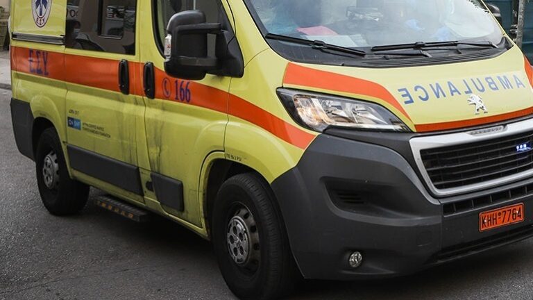 Shqiptari plagoset në Athinë, dërgohet me urgjencë në spital. Policia greke jep detajet e ngjarjes