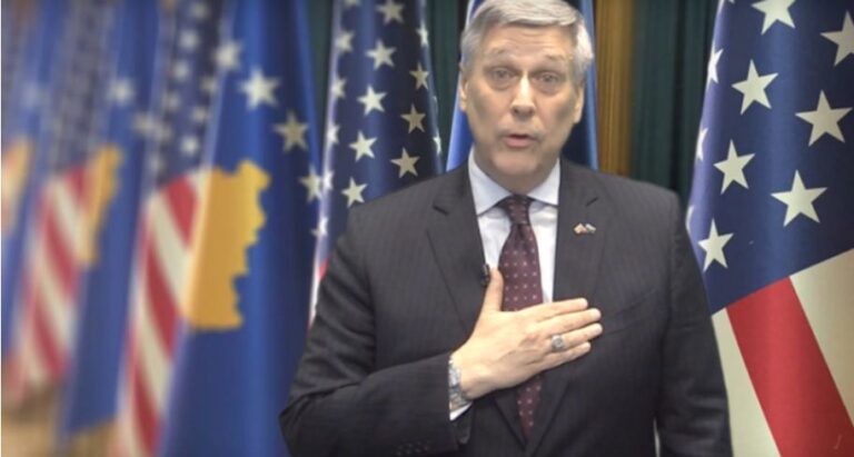 Ambasada amerikane për vendimin e Kushtetueses: Mirëpresim thirrjet për respektimin e saj