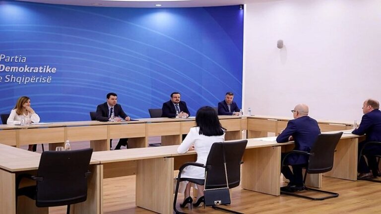 Kriza ekonomike në vend, Basha takim me përfaqësuesit e Dhomës Amerikane të Tregtisë