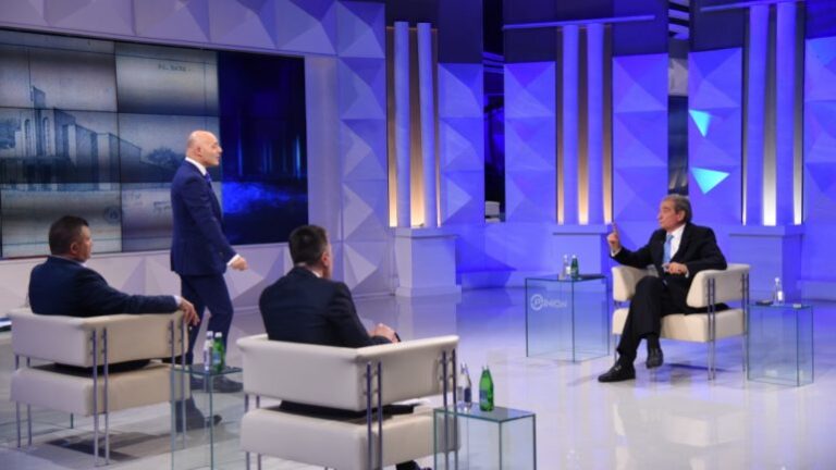 Kush po bën marrëveshje pas krahëve të amerikanëve? Flet Berisha