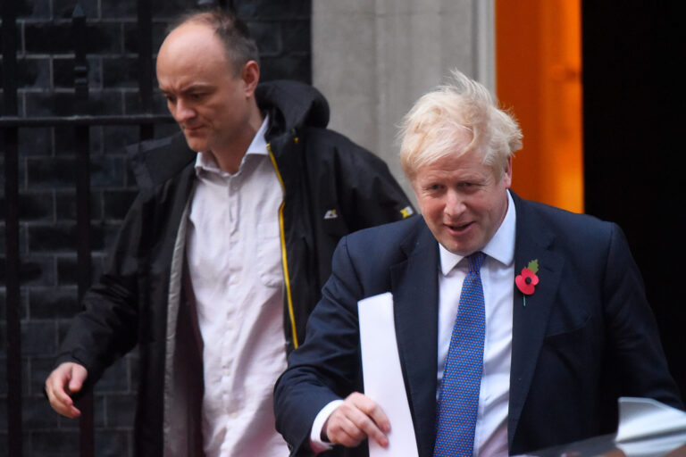 Theu disa herë masat e izolimit në Britani, Johnson kundërshtoi shkarkimin e këshilltarit të tij
