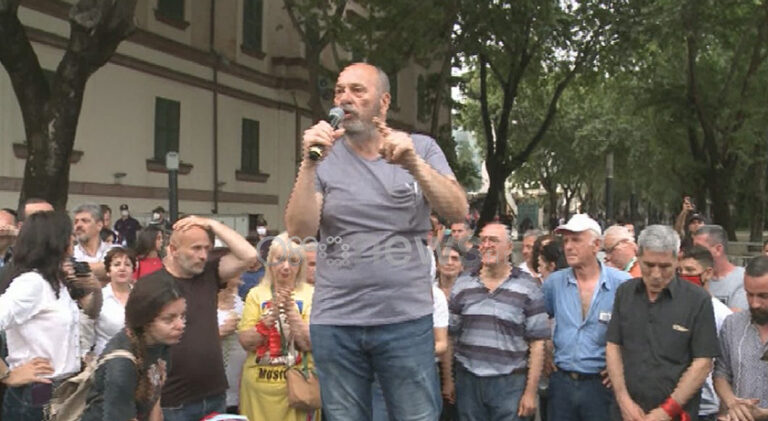 “Teatri rron” Edmond Budina: Ata që deshën t’i bënin varrin Teatrit Kombëtar do të kenë varrin politik në këtë teatër
