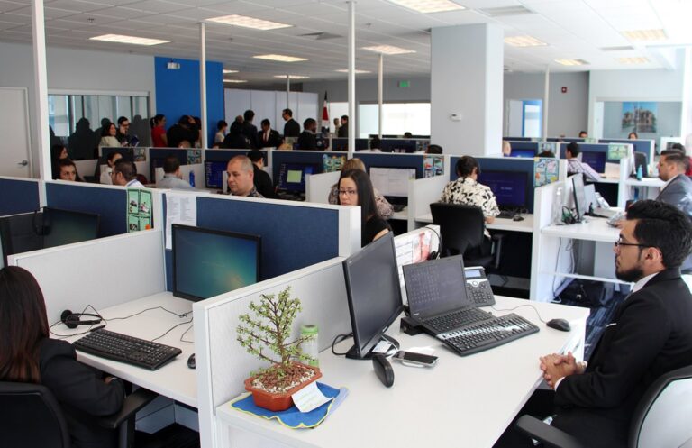 15 raste të reja me Covid-19, mbyllet Call Center në Tiranë