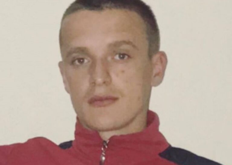 Kush është 23-vjeçari që u vra tragjikisht me thikë, vëllai i këngëtarit të njohur kosovar
