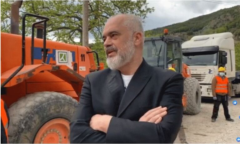 (Video) “Do ndërtojmë 2 kantiere të reja në malet e Labërisë”, Rama inspekton punimet në segmentin e tretë të lumit të Vlorës