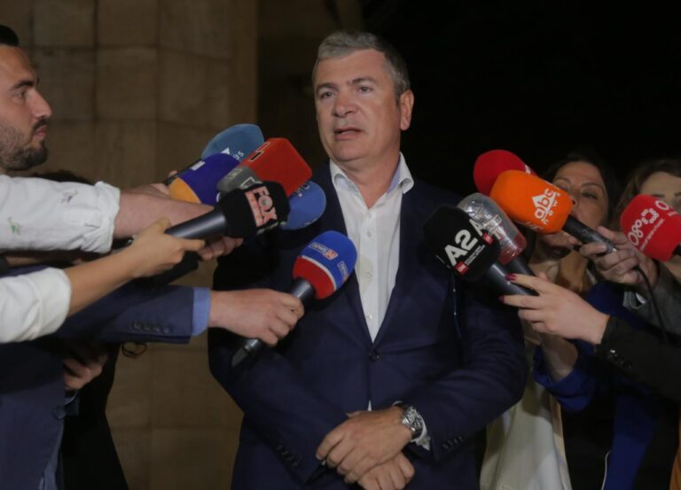 PS kërcënon. Gjiknuri ultimatum opozitës: Ju presim deri të premten