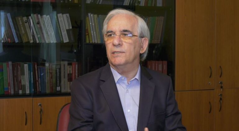 Skënder Gjinushi: Në nëntor 2021 do mbahet Kuvendi i Albanologjisë. Standard i shqipes nuk preket