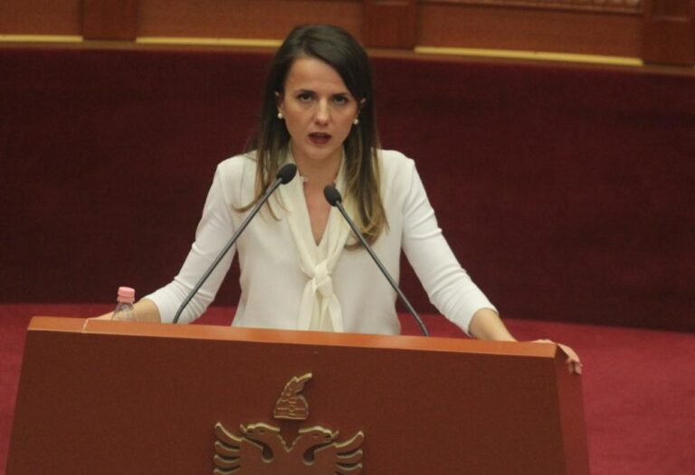 Rudina Hajdari: Një dedikim për ty, babi!