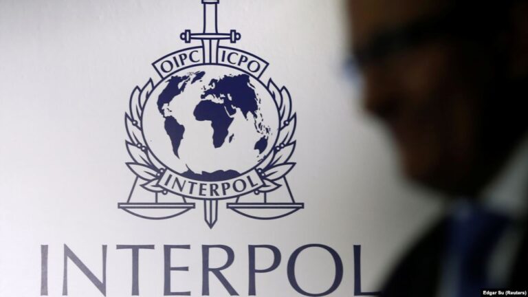 ”Wanted” nga Interpol Tirana, kapet në Londër shqiptari që intimidonte një femër me fotot intime