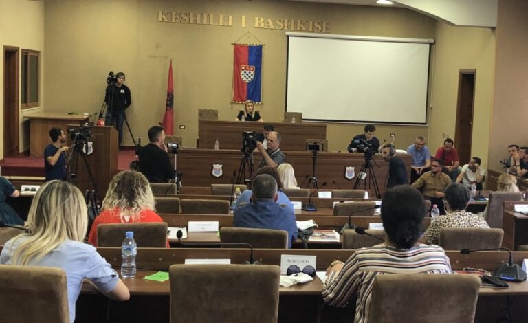 Këshilli bashkiak i Shkodrës voton për dhënien e pagave të prapambetura te Vllaznia