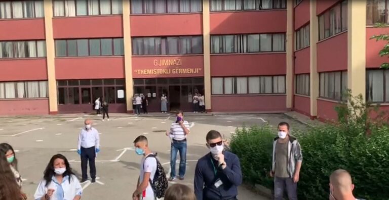 Maturantët në fshatrat e Korçës mbeten pa mësim për shkak të transportit