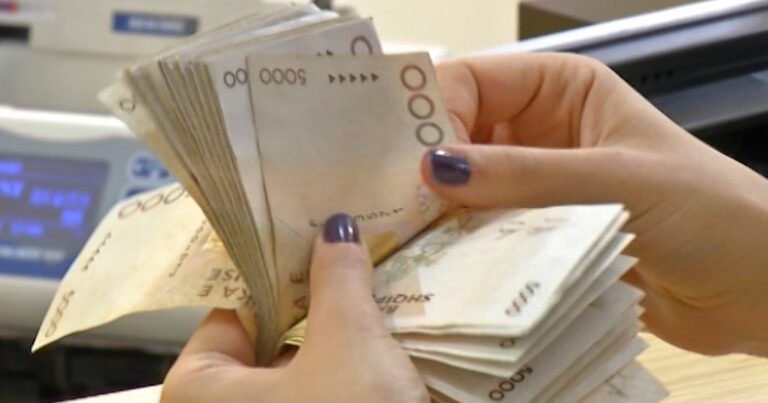 Qeveria jep 55 mijë lekë shpërbim, ja punonjësit që përfitojnë