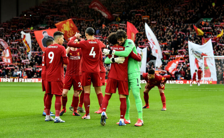 “The Sun”, në Angli do të vendosin futbollist për rifillimin