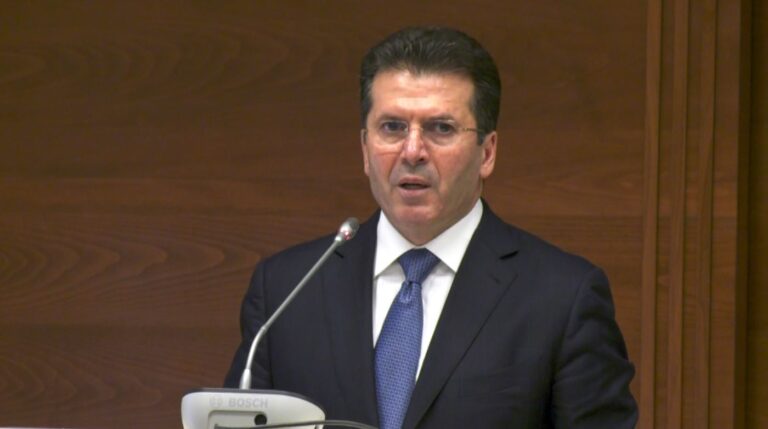 Mediu: Në Shqipëri është instaluar diktatura, vepruan si hajdutë
