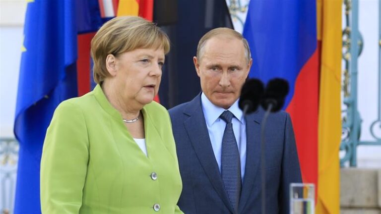 Putin-Merkel diskutojnë mundësinë e prodhimit të përbashkët të vaksinave
