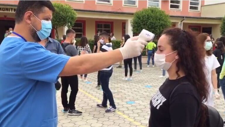 Shqipëria hap shkollat, nis mësimi në Berat