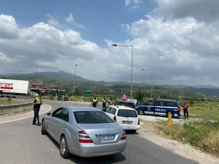 Ish-deputeti: Nga frika e protestës, Rama ka urdhëruar bllokimin e rrugës drejt Tiranës