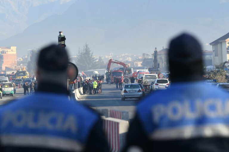 Policët e larguar para kohe do të marrin 50% të pagës neto