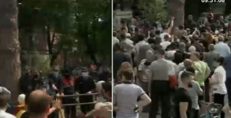Protestuesit qëllojnë ndaj policëve, shoqërohen në komisariat dy ish-deputetët të tjerë