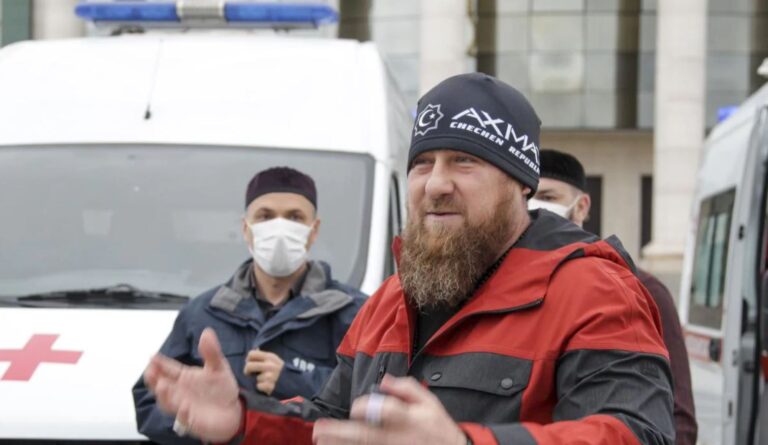 “Virusi ikën me mjaltë, limon e hudhër”, presidenti i Çeçenisë përfundon në spital