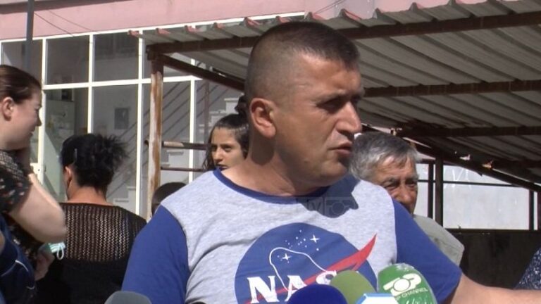 Dëmet nga tërmeti në Durrës, banorët në portestë: Pa përgjigje nga bashkia