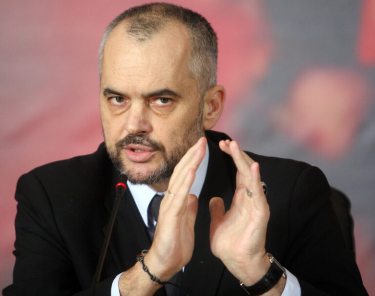 A po tenton Edi Rama, që të blejë të kaluarën e tij?