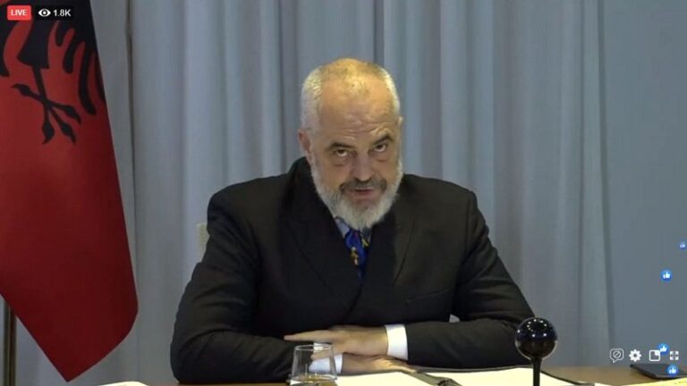 Ç’po ndodh me fondet e rindërtimit? Rama, gazetares së DW: Mos e harxhoje fishekun për këtë pyetje!
