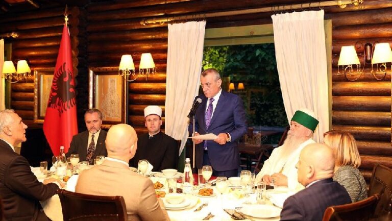 Ruçi uron Fiter-Bajramin: Ky është festivali i besimit, dashurisë, shpresës dhe humanizmit!