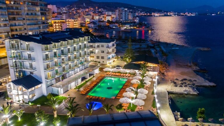 Plazhi/ Rregullat për hotelet, punonjësit dhe xhirot me anije turistike